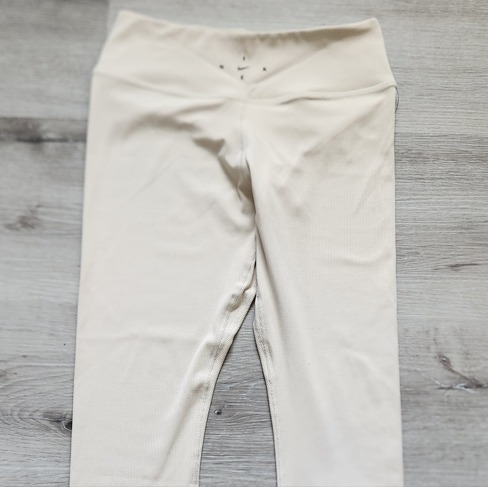 Women's Nike One Luxe Ribbed Leggings Size Medium Brand New